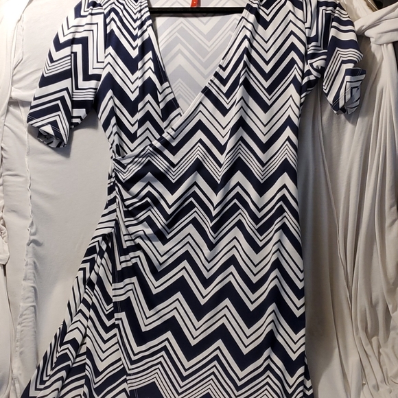 NEW Ruby Ribbon 🎀 Size M Side Ruched Dress - Picture 2 of 3